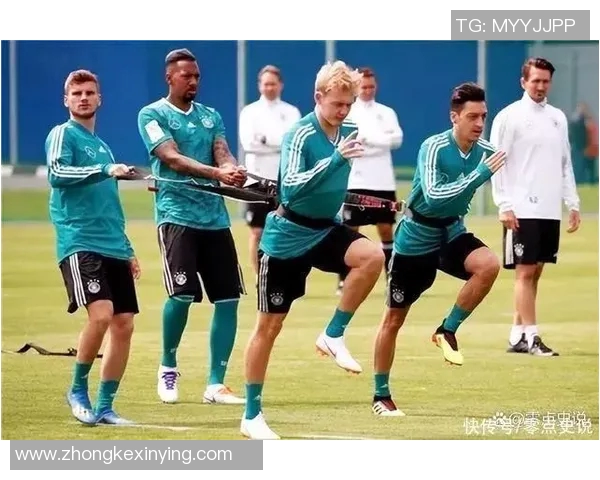 上课时老师提问足球明星的职业生涯与成就引发学生热烈讨论