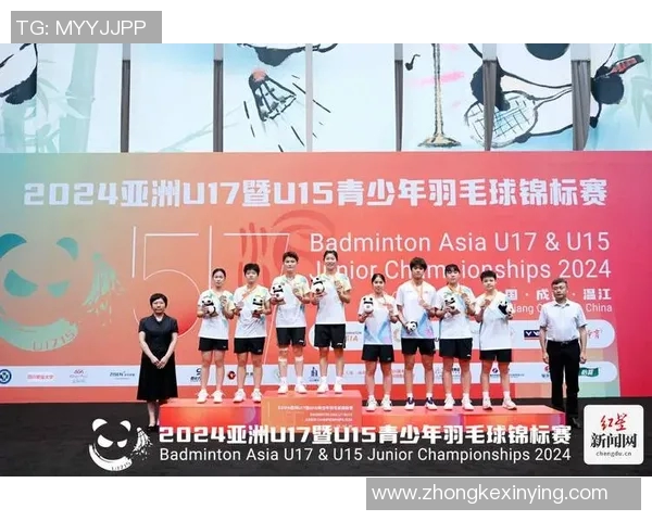 洲际杯赛中武汉羽毛球队默契配合展现团队实力与竞技风采